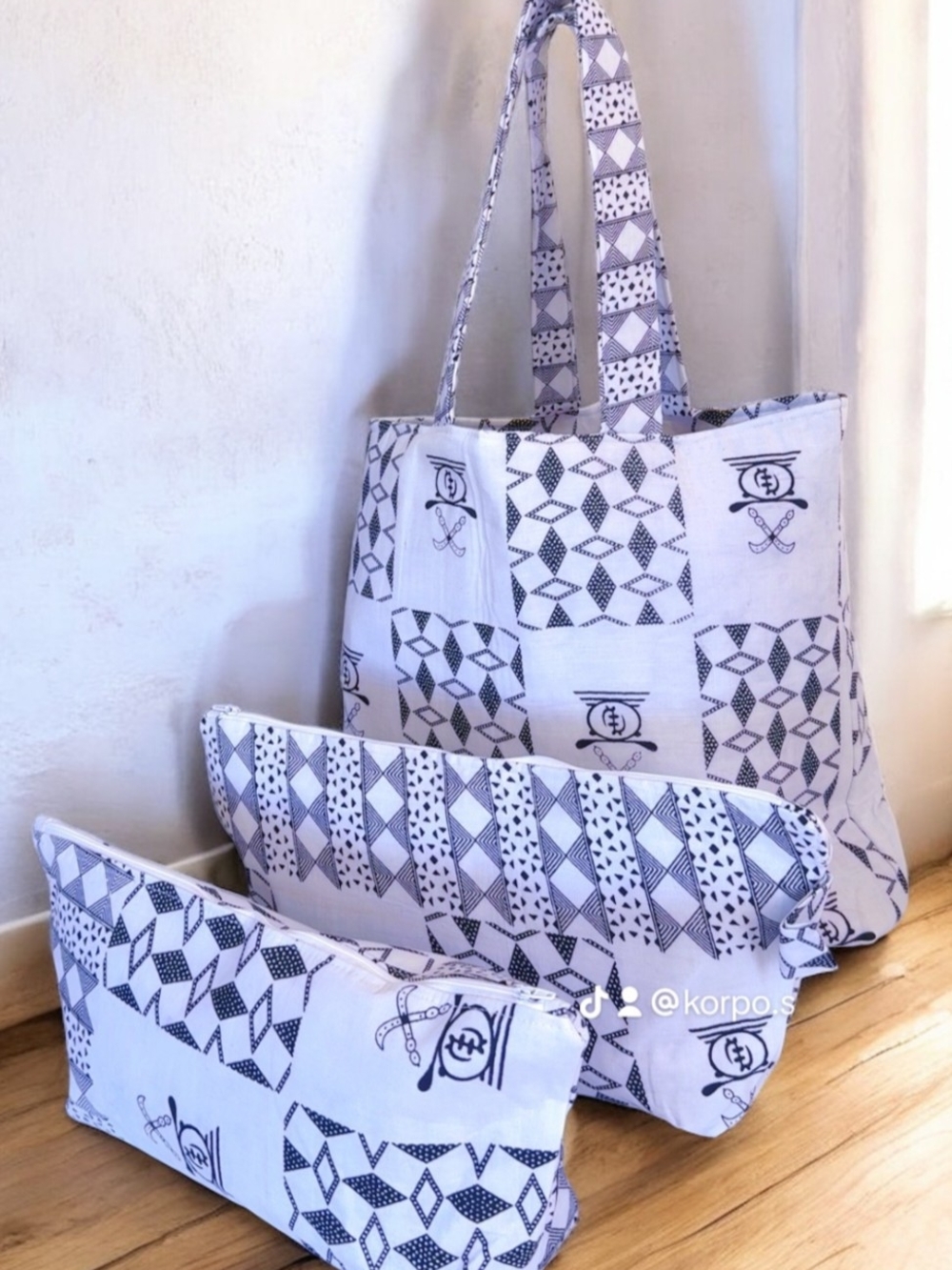 Black & White Geometric Pattern Tote Bag with Matching Pouches - Picture 3 of 4